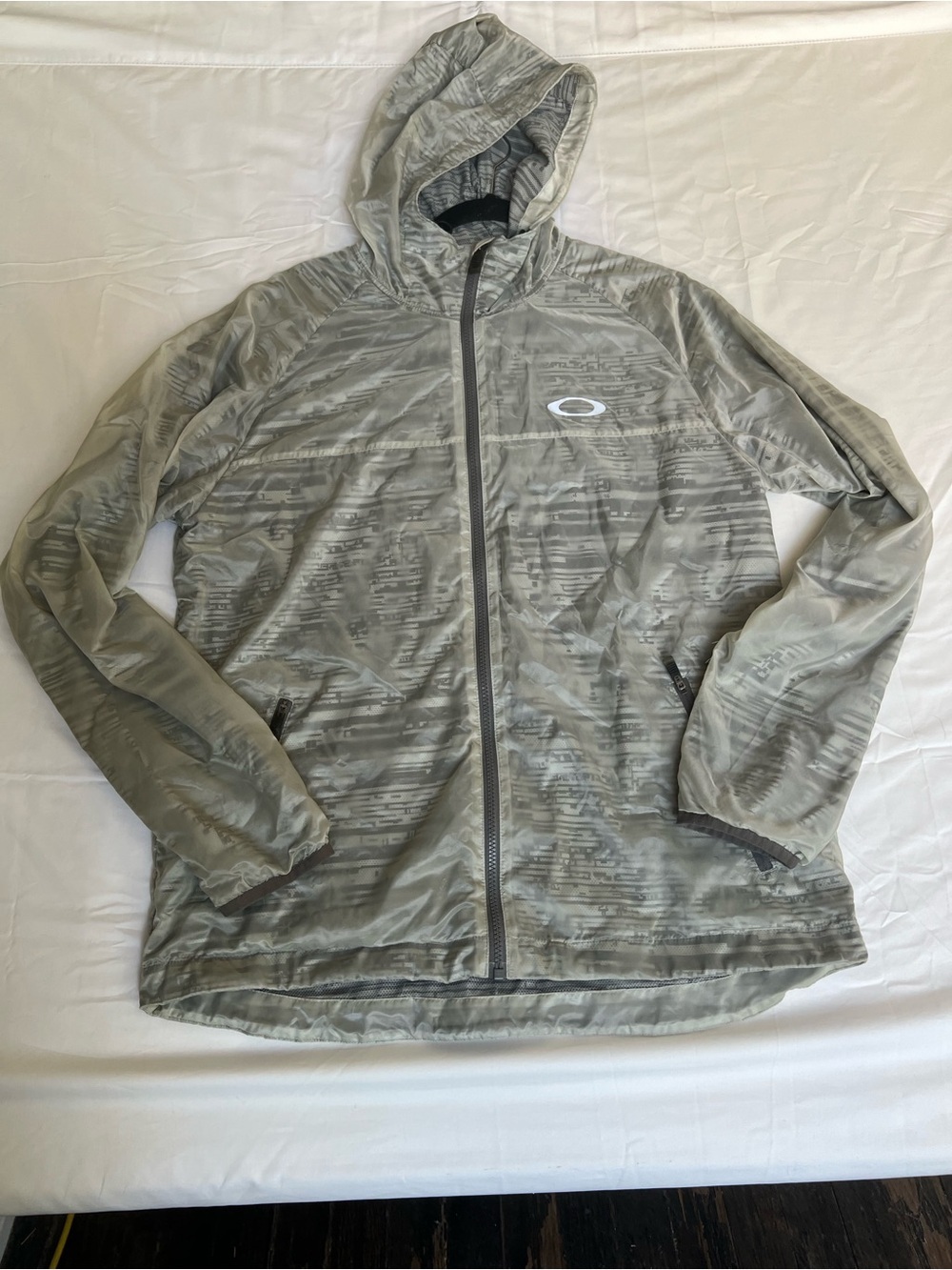 Oakley Men's Hooded Windbreaker Jacket in Light Gray